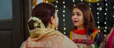 Just remember that uncle will say you
heard about the dowry and ran away. Come! - Shaadi Mein Zaroor Aana
