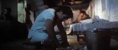 Just see how he is scrubbing
his clothes. - Sui Dhaaga - Made in India