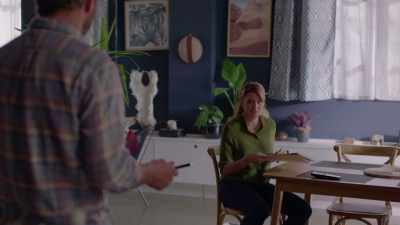 - Just sign it.
- Fine. - My Life Is Murder