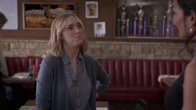-Just soda water.
-Coming right up. - Hall Pass Nightmare