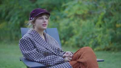 Just sort of a sad, moonlit,
lonely experience - Folklore: The Long Pond Studio Sessions
