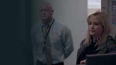 Just stand at the desk. Hi, Wade. - The Detectives: Fighting Organised Crime