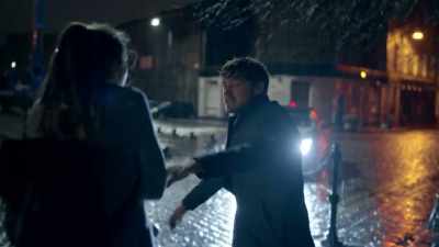 - Just tell me what is going on.
- I don't think James killed himself. - Clique