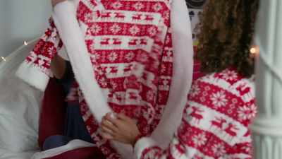 Just wear it. Thank you. - Believe in Christmas