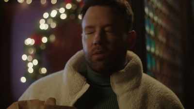 Just, Wilde, what are you doing?
Spying on your dates? - The Holiday Exchange