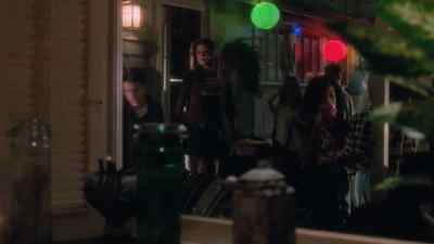 - Justin.
- Hey, you. - Party of Five