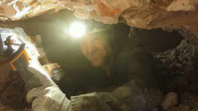JUSTIN: Ooh. Sometimes,
miners have been killed - Outback Opal Hunters