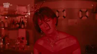 Justin, you stay here,
help the passengers. - Death on the Tyne