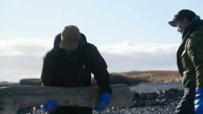 JUSTIN: Usually,
we'll be getting
bigger logs we can't pack and - Life Below Zero: First Alaskans