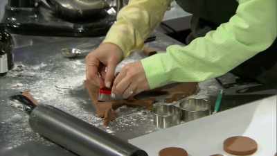 [Justine]  I'm using
 the root beer dough - Halloween Cookie Challenge