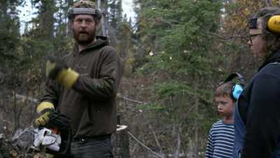 KALEB: The chain is moving
this way which makes the saw - Life Below Zero: Next Generation