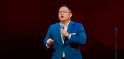 Kalian pasti bodoh
bersepeda di malam hari." - Dr Jason Leong: Ride with Caution
