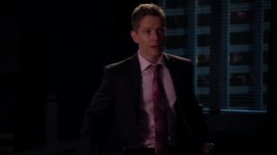 Kalinda, close
the door. It's me. - The Good Wife
