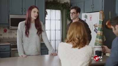- Kan vi tale sammen?
- Ja, jeg vil gerne. - Christmas Wedding Runaway