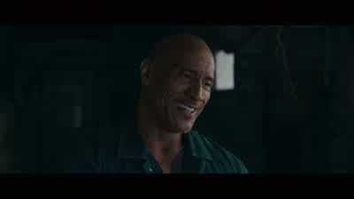 كان والدك شرطيًا، لذلك أصبحت محتالًا. - Red Notice
