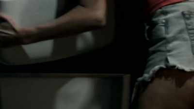 Kapetane! Ljudi su spremni!
Možemo li ići? - Dracula in a Women's Prison