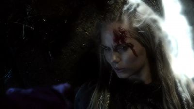 Kara, grab my hand. Please. - Smallville