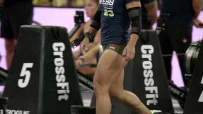 Kara Webb remporte la compétition de poids. - The Redeemed and the Dominant: Fittest on Earth