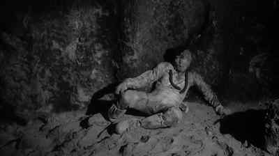 (Karen screams) - Frankenstein Meets the Spacemonster