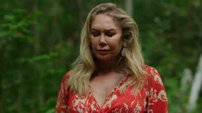 [Karla] I'm going to send
you off with cedar - Hunting Housewives