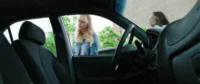 Kate, come on.
Where are you going? - Overboard