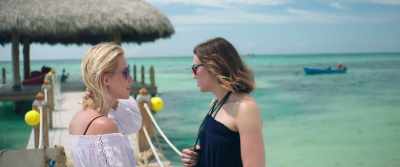 - Kate, I don't know about this.
- It'll be fun. I promise. - 47 Meters Down