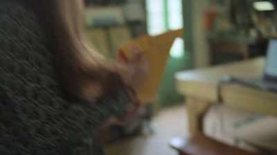 [Kath Winters] Hey Dyl,
come over and look at these - Photographer