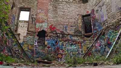 [Katherine] For decades,
the castle stood empty,
uh, filled with graffiti - Mysteries of the Abandoned