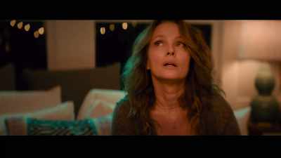 (Katie and Alex scream)
(bed thuds) - Katie's Mom