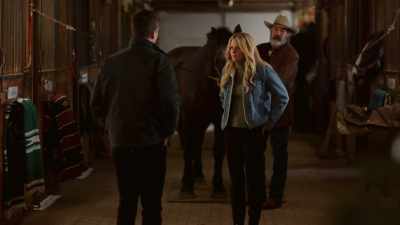 - Katie.
- Look, Katie, - A Bluegrass Christmas