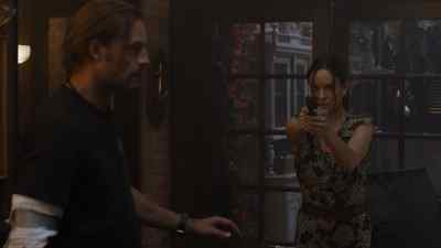 Katie, put the gun down. - Colony