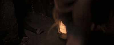[Katie] What is it, Iris?
Let's get out of here! - Baghead