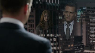 Katrina Bennett called.
The deal's done. - Suits