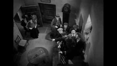 Keep back,
you kids there. - The Invisible Man