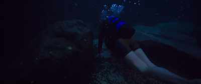 Keep your breathing slow.
Just focus on the flashlight. - 47 Meters Down