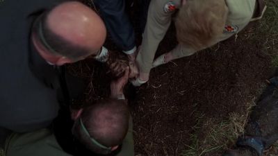 Keep digging. She's down here. - The X-Files
