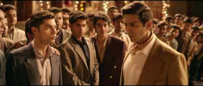 - Keep going!
- Go, Raghu. Go. - Love Aaj Kal