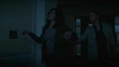 Keep your hands where they are. - NCIS: Hawai'i