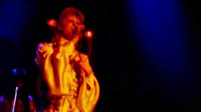 ♪ Keep your 'lectric eye
on me, babe ♪ - Moonage Daydream