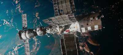 - Keep left of the central solar array.
- Understood. Keeping left of it. - Salyut-7