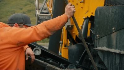 - Keep loosening?
- Yeah, no you're good. - Gold Rush