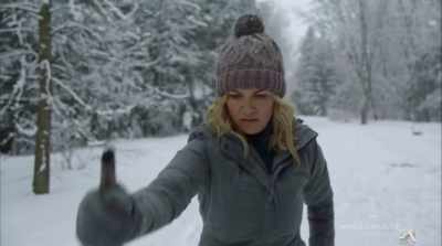 Keep moving your arms and legs
like you're walking. - Winter Castle