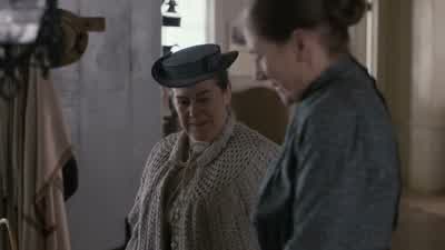 - Keep me posted about the next meeting. - Anne with an E