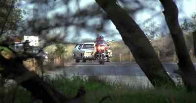 Keep the cars moving up there! - The Stunt Man
