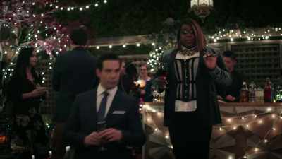 Keep the conversation light
with the ladies, - Zoey's Extraordinary Playlist
