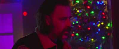 - Keep the rest for yourself.
- Thank you. - Christmas Bloody Christmas