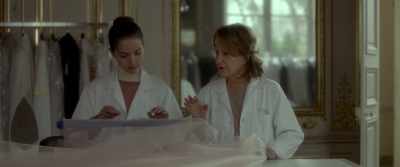 Keep the silk paper very flat. - Haute Couture