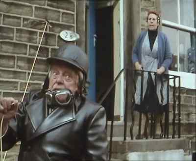 Keep it tight!
I don't want me nets on the floor. - Last of the Summer Wine