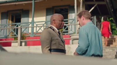 - Keep it up, Inspector.
- Will do, Commissioner. Will do. - Death in Paradise
