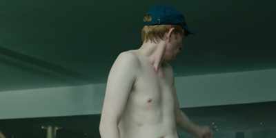 - Keep your voice down.
- Look at him. - Frank of Ireland